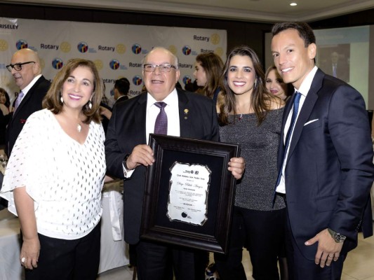 Club Rotario reconoce a destacados empresarios de C.A.  
