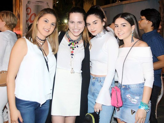 Daniela Mainardi y Daniela Fajardo con Wanda y Tiziana Mainardi. Foto: Gerson Alachán