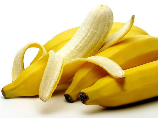 El banano es una rica fuente de potasio, son ideales para evitar la retención de líquidos, y es una de las causas por las que se forma la papada.<br/>