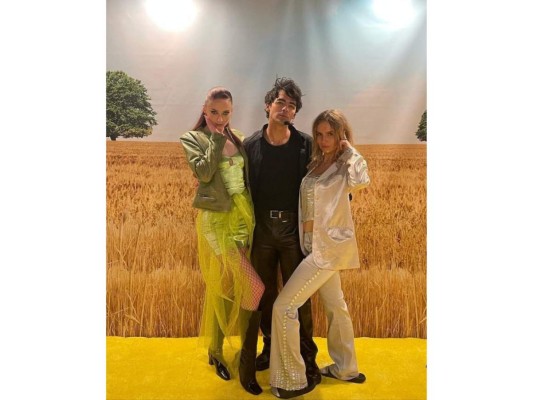 ¡Canta para mí Paolo! Joe Jonas y Sophie Turner revivieron la icónica escena de la película de Lizzie McGuire.