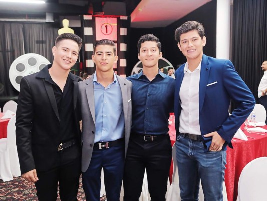 Fiesta estilo Hollywood para los seniors de la Episcopal El Buen Pastor   