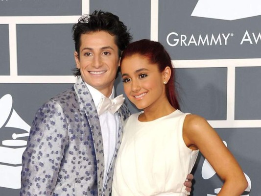 El hermano mayor de la cantante Ariana Grande, Frankie Grande son todo un ejemplo, se admiran, respetan y, lo más importante, que se quieren. Y eso no es todo, ya que la pasión por el mundo de la interpretación de Ariana Grande surgió al ver a su hermano disfrutar con el espectáculo.