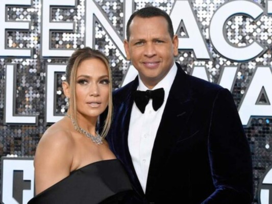 Jennifer López y Alex Rodríguez. La separación de esta pareja tan querida por sus seguidores fue de gran revuelo. Se comprometieron en 2019 pero su amor no tenía un “Y vivieron felices por siempre”, pues la pareja puso fin a su relación de 4 años en abril de 2021 después de múltiples rumores de infidelidad del deportista.
