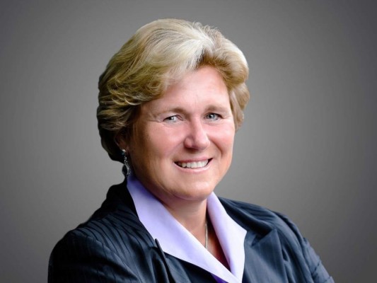 10. Gail Boudreaux<br/>Boudreaux fue nombrada directora ejecutiva de Anthem en 2017. Anteriormente fue directora ejecutiva de UnitedHealthcare, la división más grande de UnitedHealth Group.