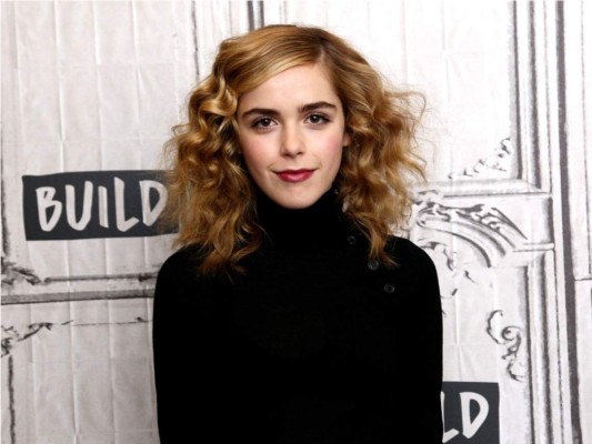 Kiernan Shipka: La pequeña niñita de MadMen se pasó al lado oscuro interpretando a Sabrina Spellman en la serie de Netflix ''Chilling Adventures Of Sabrina''. Desde que se estaba grabando dicha producción todo el mundo la empezó a amar y ahora se ha convertido en una sesión para los nuevos y viejos seguidores de la adaptación.