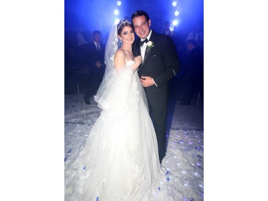 Los felices recién casados Alejandra Diek y Aaron Molina.