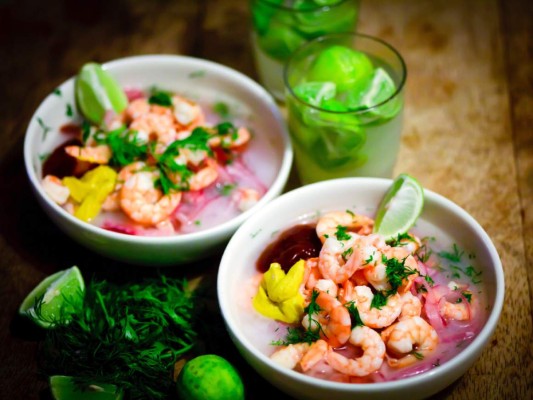 11. El chef José Luis Escalante nos recomienda hacer el maridaje del tequila con ceviche, ensaladas y hasta sushi. Todo lo que sea 'acidez, sabores herbales y picantes'. José Luis quien se especializa en comida gourment regional afirma que 'el maridaje perfecto de cada licor y vino es con la comida que crece y se produce en la región de procedencia.'