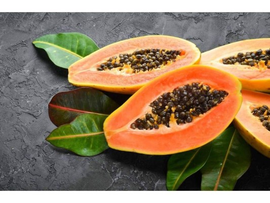 2. Papaya<br/>La semilla ayuda a prevenir los problemas de insuficiencia renal, también pueden ser utilizadas como complemento cuando ya se padece una enfermedad renal.