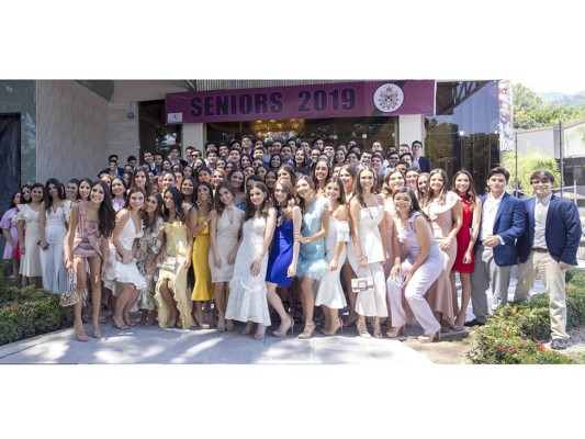 El desayuno estilo francés de los senior de la Escuela Internacional  