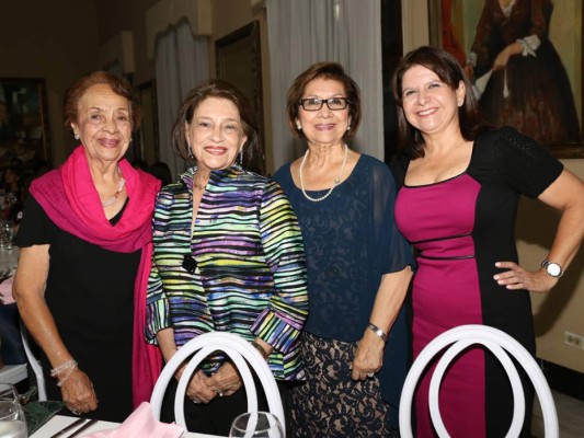 Cena rosa en Casa Presidencial