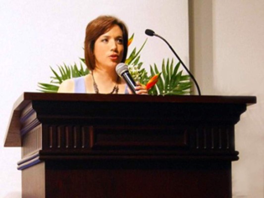 Rosalpina se dedica totalmente a laborar como la presidenta ejecutiva de CEO y vicerrectora de operaciones de UNITEC/CEUTEC, desde hace veinte años, siendo una mujer que ha destacado por ser una profesional hondureña, por su excelente trabajo. Formando a jóvenes hondureños de prestigio a nivel nacional e internacional.