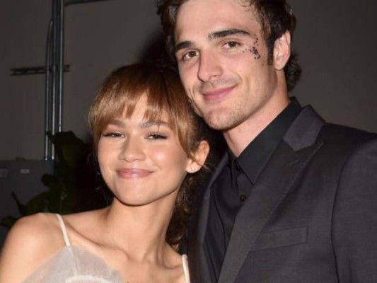 ¿Y cómo olvidarnos de Jacob Elordi? El actor que derritió muchos corazones, con quien la actriz trabajó en la serie exclusiva de HBO, Euphoria.