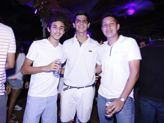 Neon party en residencia Andonie
