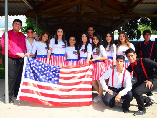 Academia Americana celebra Festival Folclórico Internacional