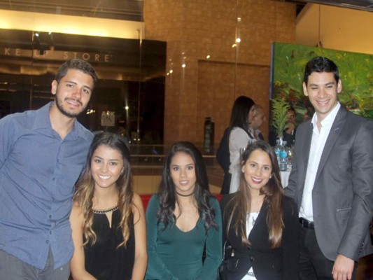 Isidro Con Wong abre galería en Multiplaza Escazú