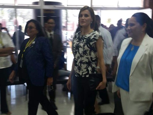 Reina Letizia visita la Universidad Nacional Autónoma de Honduras