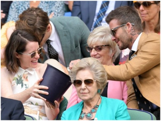 4. Aunque no comió las icónicas fresas con crema de Wimbledon si disfruto de las palomitas que la actriz Claire Foy le compartió