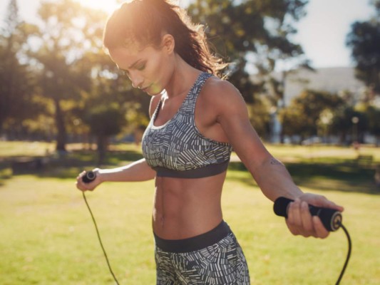 Tonificar el cuerpo<br/>Es un ejercicio completo porque trabajas todo al mismo tiempo; fortalezerás zonas como las pantorrillas, muslos, glúteos, incluso el área abdominal. Es por esta razón que los boxeadores optan por realizar esta actividad.