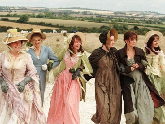 7. Los Bennet buscan esposos para sus cinco hijas, quienes se encuentran en la edad para casarse, y que puedan asegurar su futuro, sin embargo, esto se vuelve un tanto difícil para Elizabeth, una de las hermanas mayores.