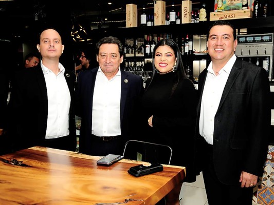 Carlos Munguia, Paul Mejía, Cecilia Miranda y Marvin Durón.