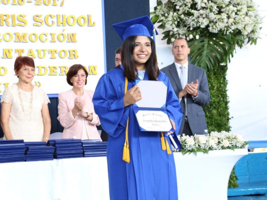 Entrega de títulos de la Macris School, generacion 2017