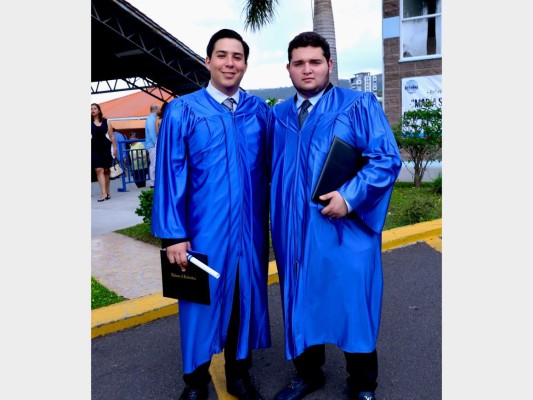 Entrega de títulos de la Discovery School