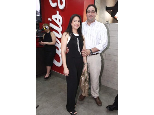Brindis por la inauguración Carl's Jr.&nbsp;&nbsp;
