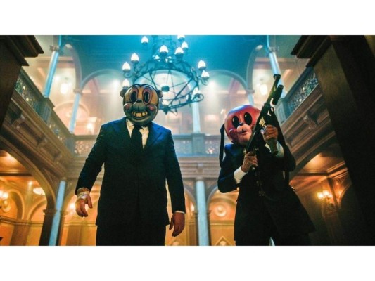 9. Los villanos<br/>Desde un futuro incierto llega una pareja de asesinos que oculta sus rostros con máscaras infantiles. Cha-Cha y su compañero Hazel son criminales sin escrúpulos, pero con un sentido del humor tan negro que hacen reír a cualquiera.