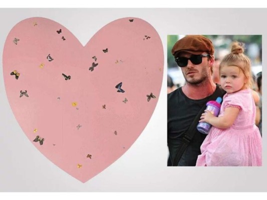 Cuando tus padres son David y Victoria Beckham, hay que esperar regalos muy cultos. El futbolista le dio a su hija, Harper, una pintura valorada en un millón de dólares.
