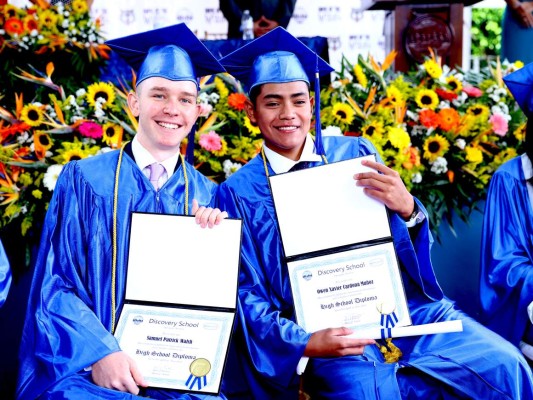 Entrega de títulos de la Discovery School