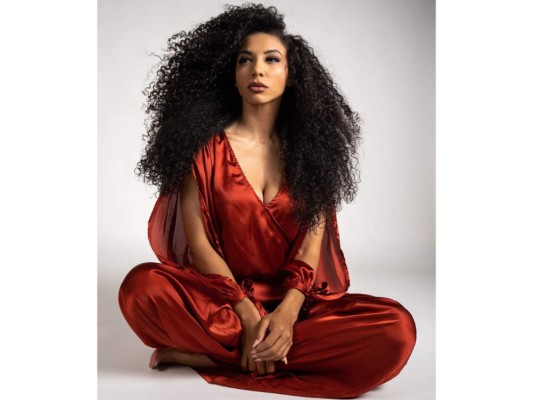 Cheslie era una aficionada del atletismo y también de la moda, por lo cual había creado un blog de vestimenta femenina llamado White Collar Glam, en donde se dedicaba a ayudar a las mujeres a vestirse profesionalmente.