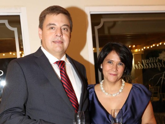 Compromiso de Daniella Valdés y Luis Matamoros