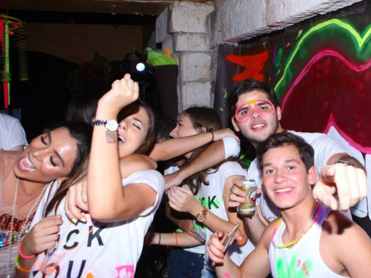 Neon Party por una noble causa