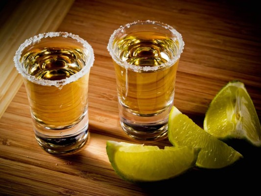4. La cosecha de agave es un trabajo que requiere mucho amor. El agave Tequilana Weber Variedad Azul o Agave (la única clase que puede ser utilizada para producir el tequila), toman entre 8 a 12 años para cosechar.