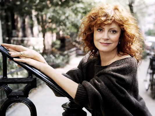 Susan Sarandon, audicionó para interpretar a Adrian, pero era considerada muy bella para el papel.
