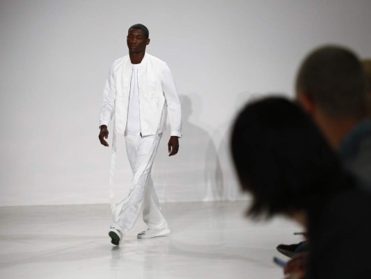 Carlos Campos reinventa la guayabera cubana