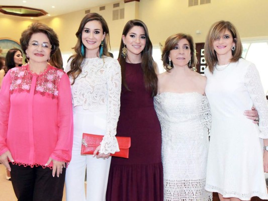 Celebran el bautizo de Valentina Larach y Sofía Elena Canahuati