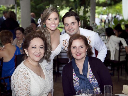 Konan Morales y Rossie Umaña se casan  