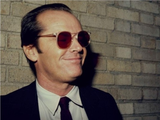 Jack Nicholson: ¡su madre lo dio en adopción a su abuela! Creció pensando que su madre en verdad era su hermana, hasta que su abuela le contó un día.