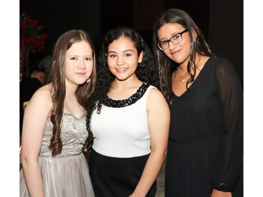 Gabriela Vásquez, Angie Serrano y Elizabeth Díaz.
