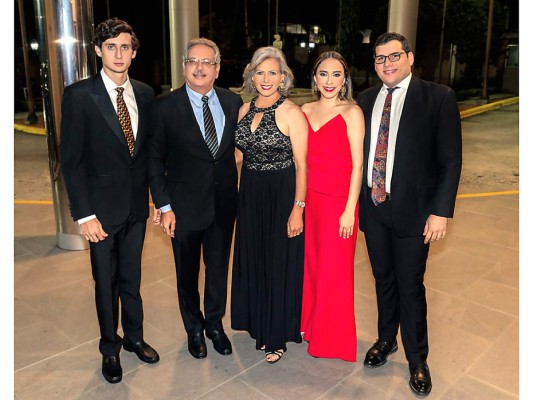 René Salem y Andrea Caraccioli, celebran por su amor