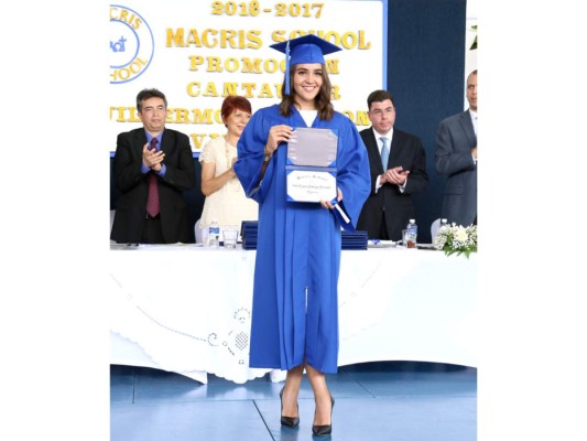 Entrega de títulos de la Macris School, generacion 2017