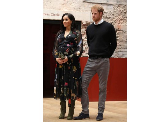 Meghan Markle deslumbra con look de estampado de animales fantásticos.