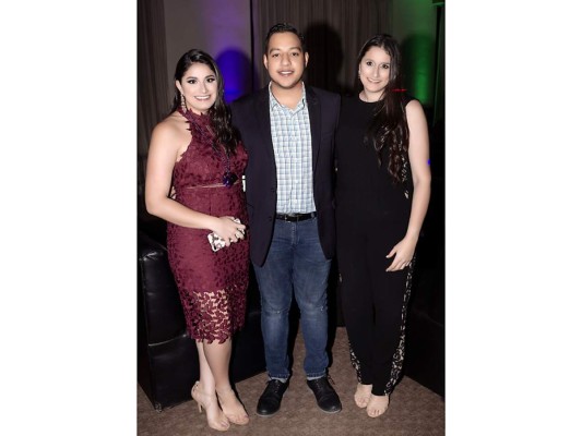 María Fernanda Saybe, Gustavo Venegas y Lynnet Saybe.
