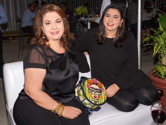 Art trunk show en Condominios Terranova Torre 1   