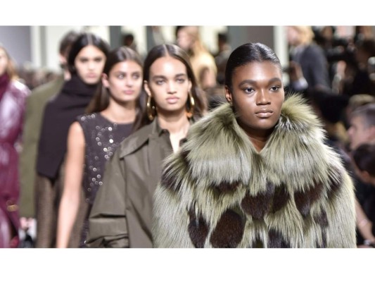 Calvin Klein al igual que Ralph Lauren fueron convencidos por PETA, una organización que lucha por la ética con los animales.