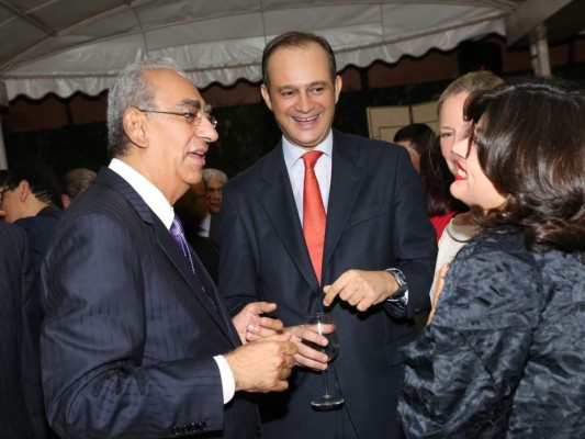 Recepción para despedir al embajador James Nealon