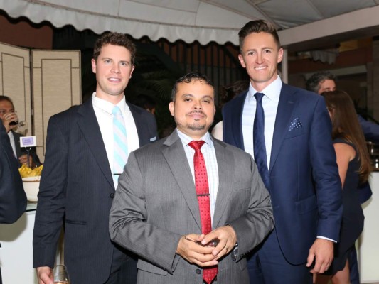 Recepción para despedir al embajador James Nealon