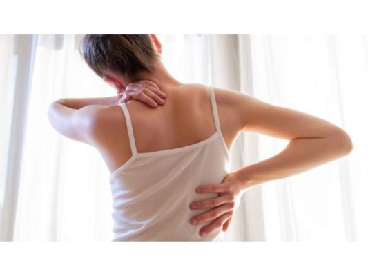 Afecta tus músculos: La falta de vitamina D puede llegar a provocar dolores musculares, así como debilidad, calambres, temblores y hormigueos.