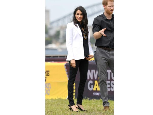 Meghan Markle outfits enseñando su pancita